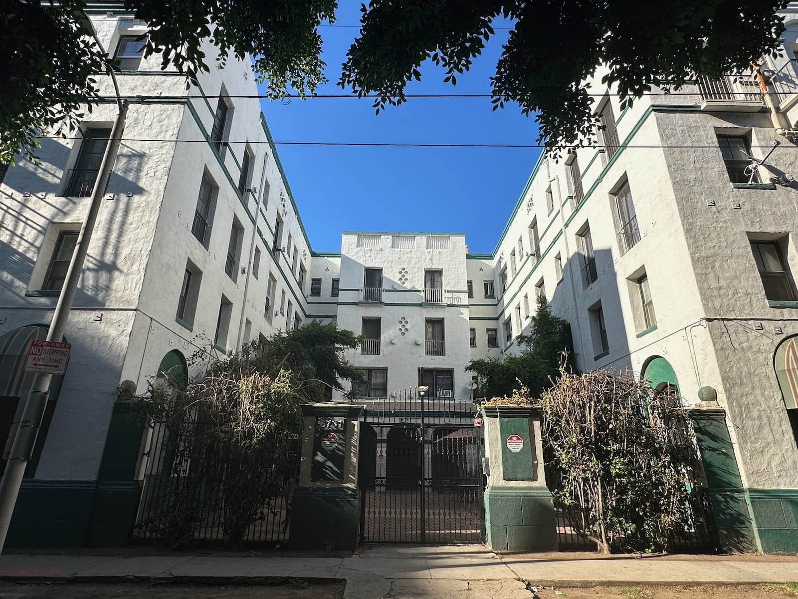 #187: Aloha Apartments (Hollywood)